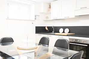 Kühlschrank, Geschirrspüler