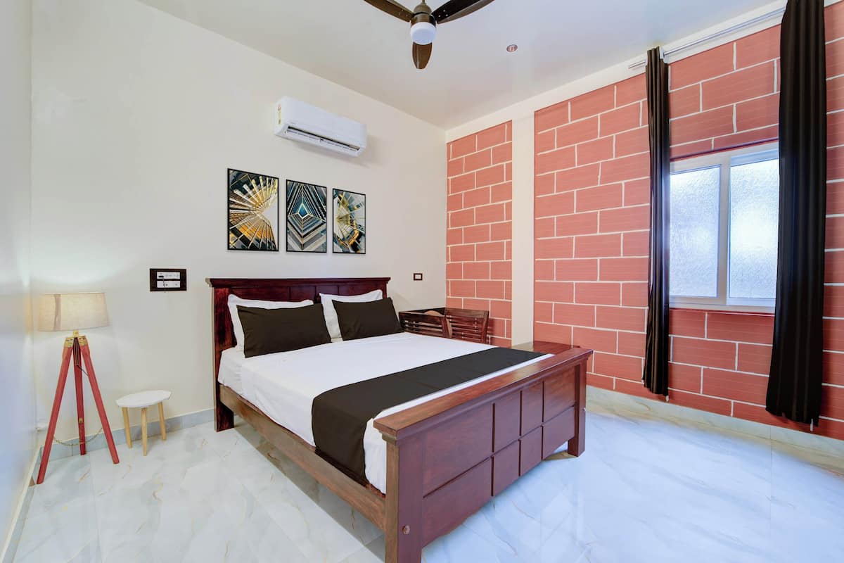 Escritorio, wifi gratis y ropa de cama