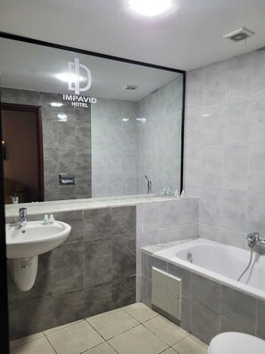 Comfort Suite | Bathroom - Impavid Hotel (GABÈS)