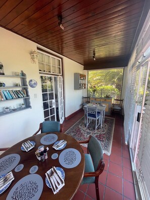 Dining - Serene 8-bedroom bed & breakfast in charming Cape Town (Cape Town)