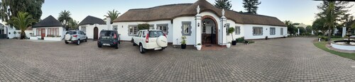 Serene 8-bedroom bed & breakfast in charming Cape Town