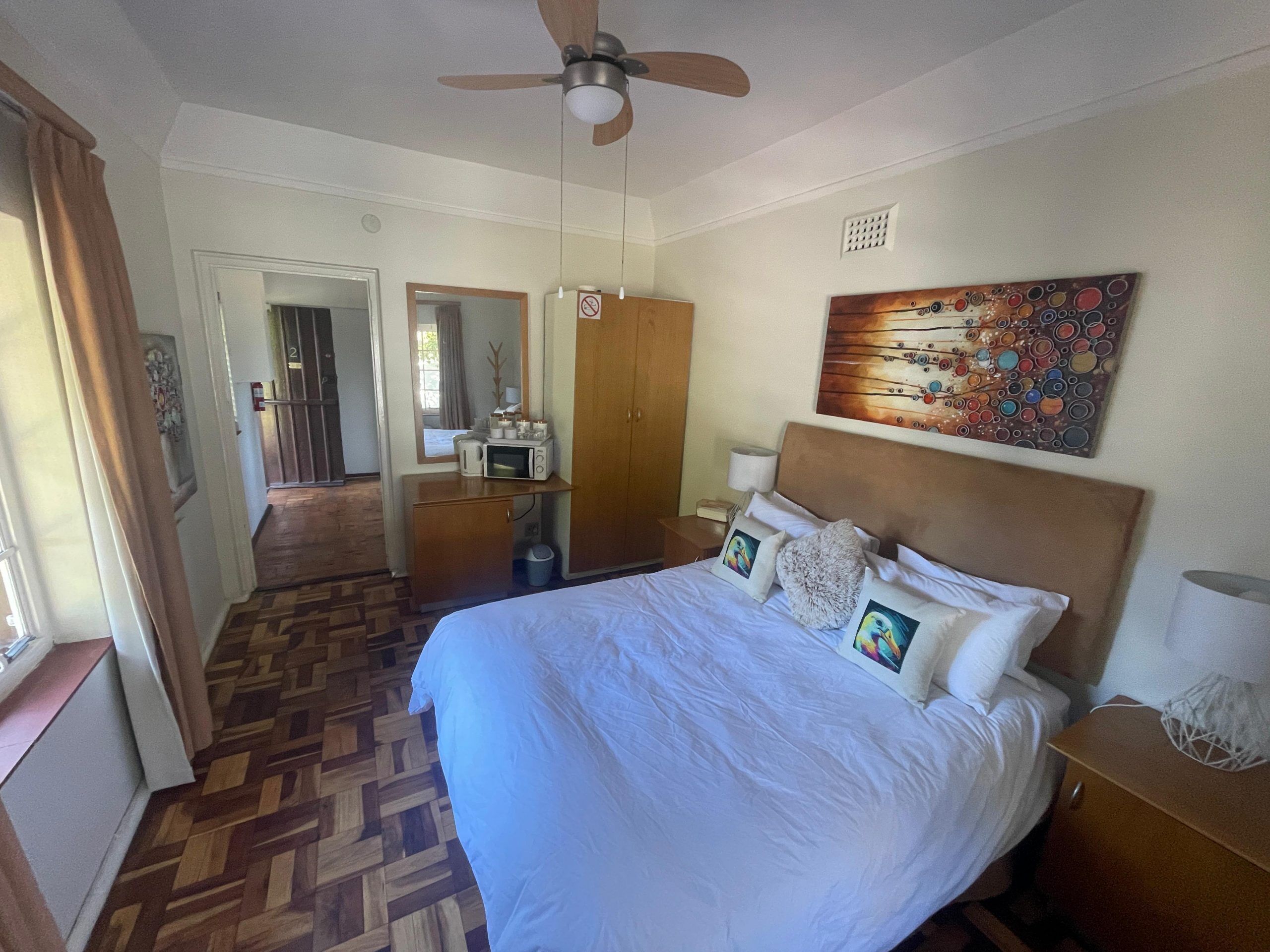 8 bedrooms, WiFi, bed sheets