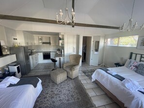 Room - Serene 8-bedroom bed & breakfast in charming Cape Town (Cape Town)