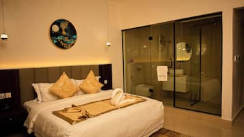 Superior Room | Desk, laptop workspace, iron/ironing board, free WiFi