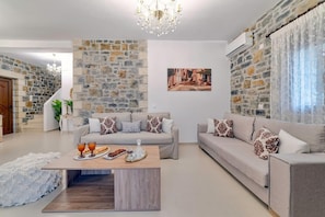 House - Villa Nikos - Faraggi Villas (Mylopotamos)