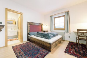Travel cot, Internet, bed sheets - Vrbo Property (Irdning)