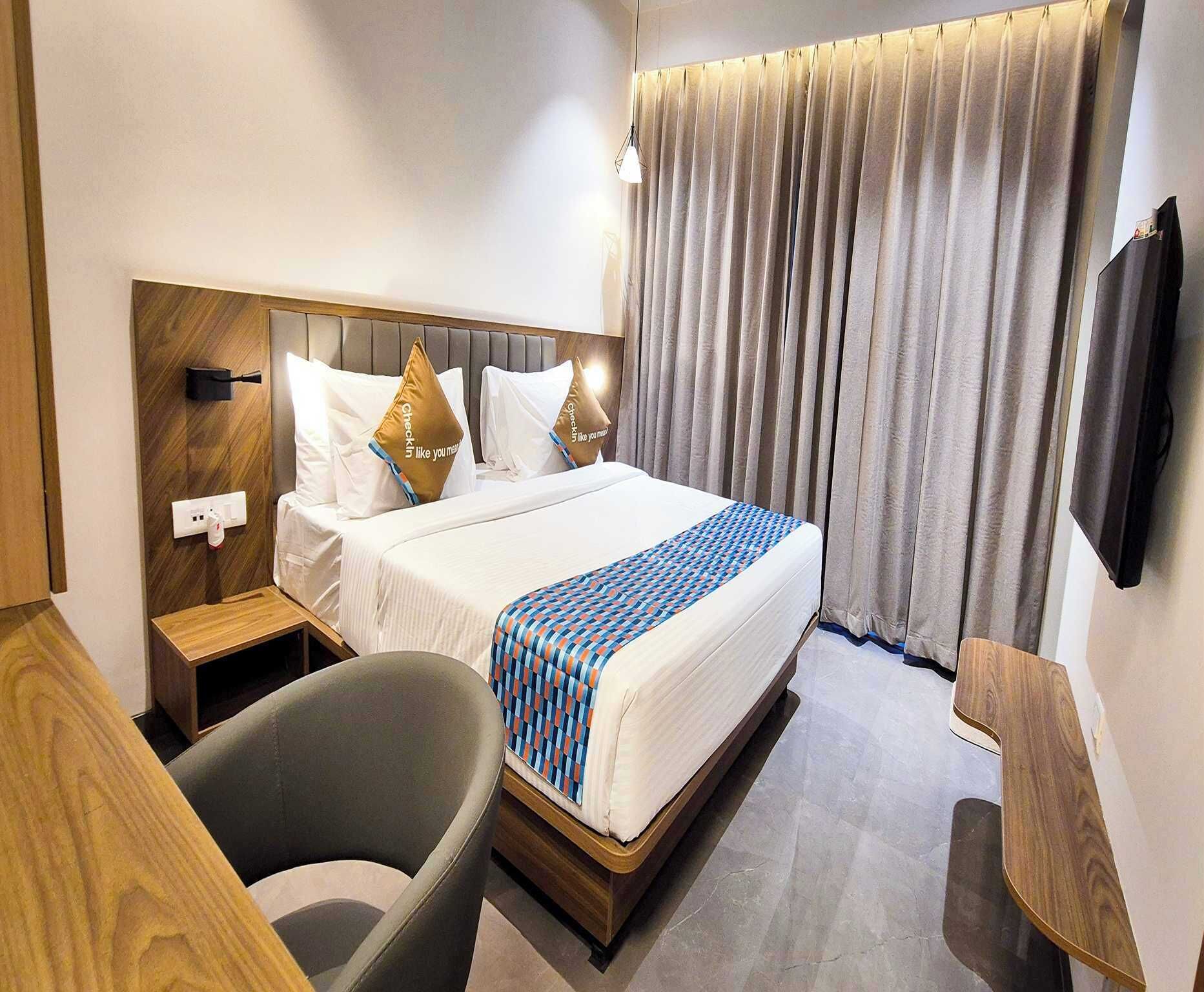 Desk, free WiFi, bed sheets
