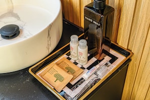 Penthouse, City View | Bathroom amenities - Secret Rooftop Suite – Tor Vergata Metro (Roma)