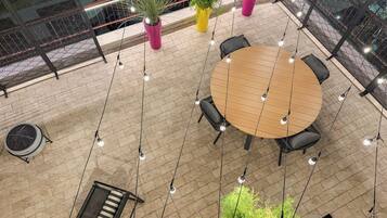 Loftsleilighet, byutsikt | Terrasse/patio