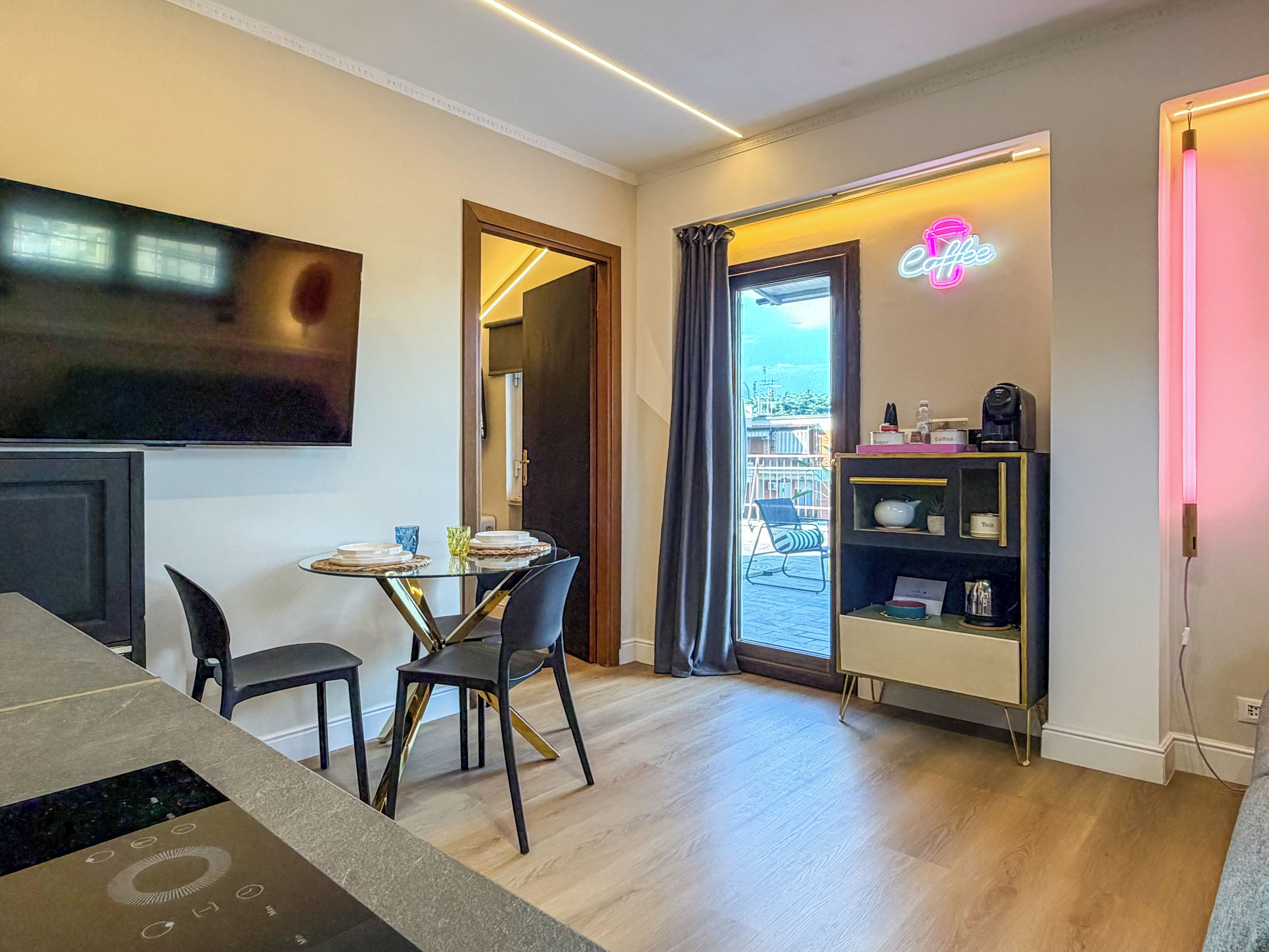 Penthouse, City View | Living area