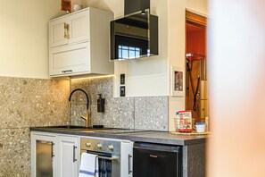 Penthouse, City View | Private kitchen - Secret Rooftop Suite – Tor Vergata Metro (Roma)