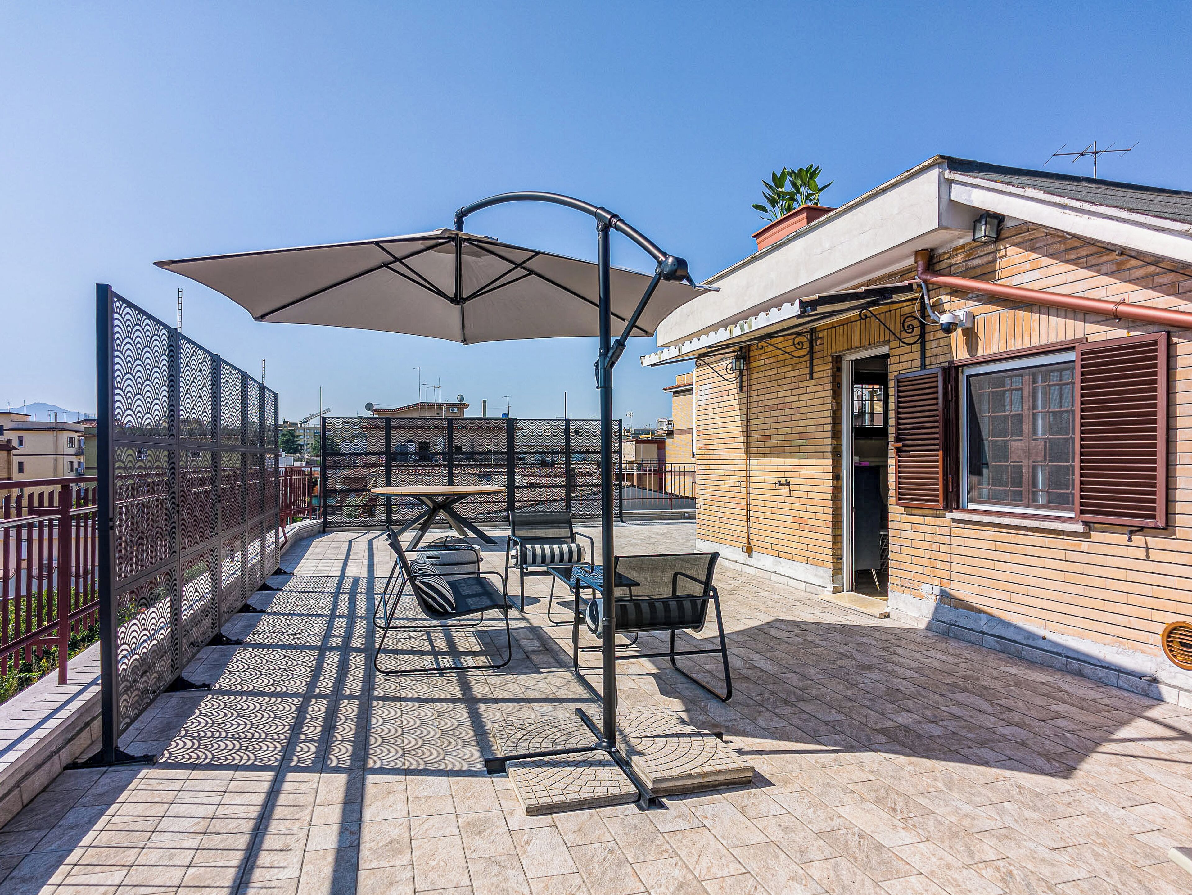 Penthouse, pemandangan kota | Tempat makan outdoor