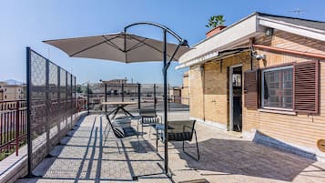 Penthouse, pemandangan kota | Tempat makan outdoor