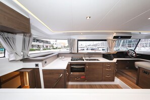 Private kitchen - Sun-kissed Sailing Adventure in Split-Dalmatia, Croatia (Trogir)