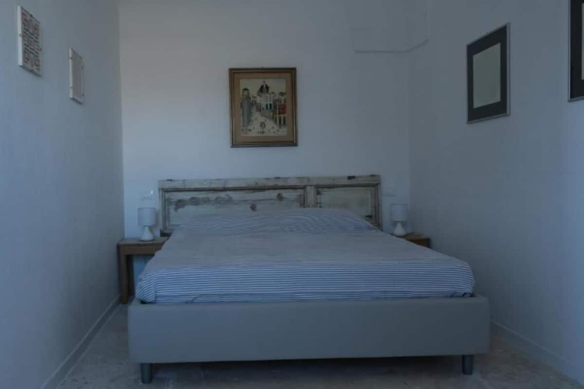 Apartment, Courtyard View | Free WiFi, bed sheets