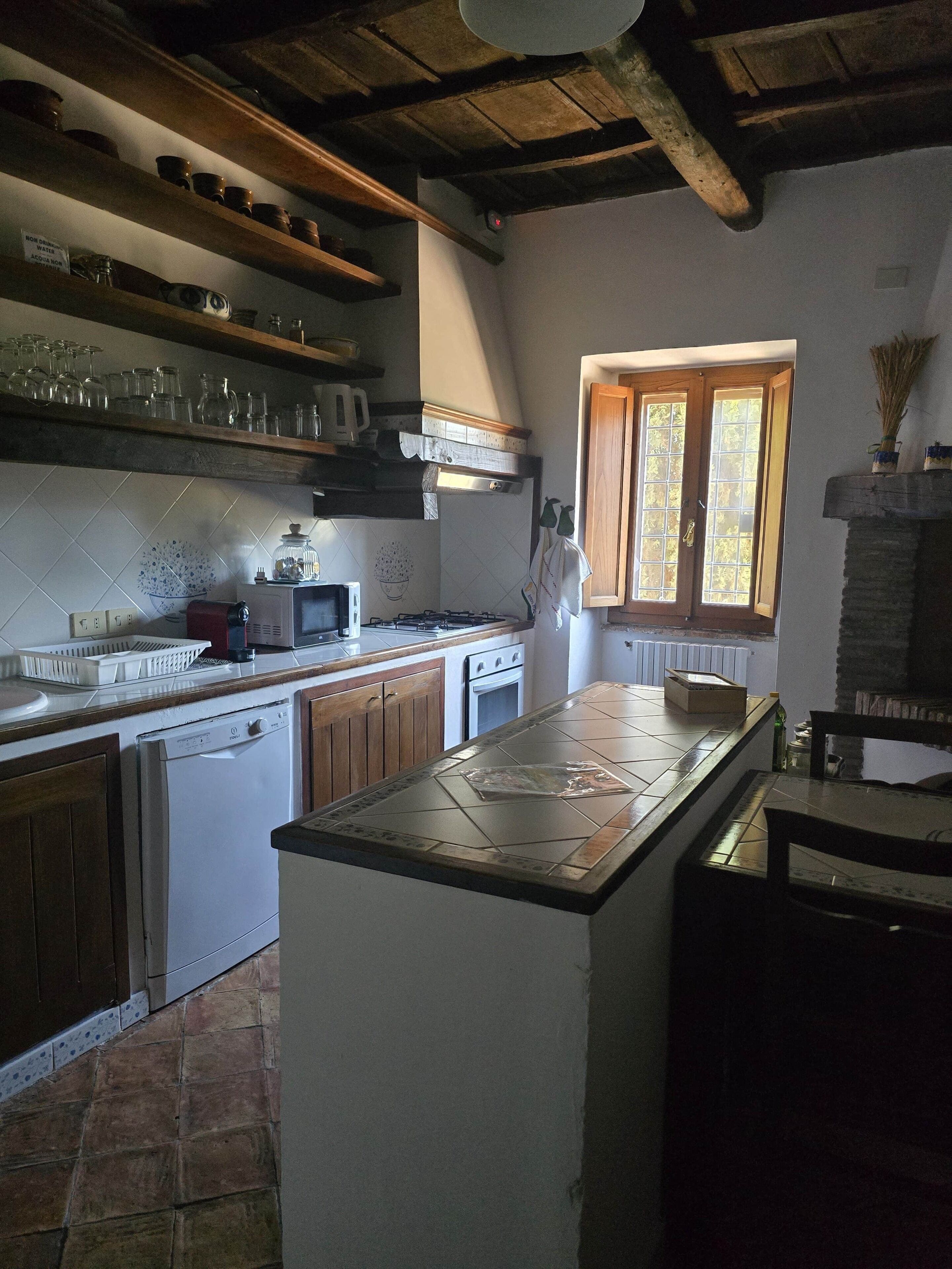 Fridge, stovetop