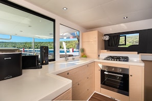 Private kitchen - Sun-Kissed Sailing Adventure in Sibenik, Croatia (Primošten)