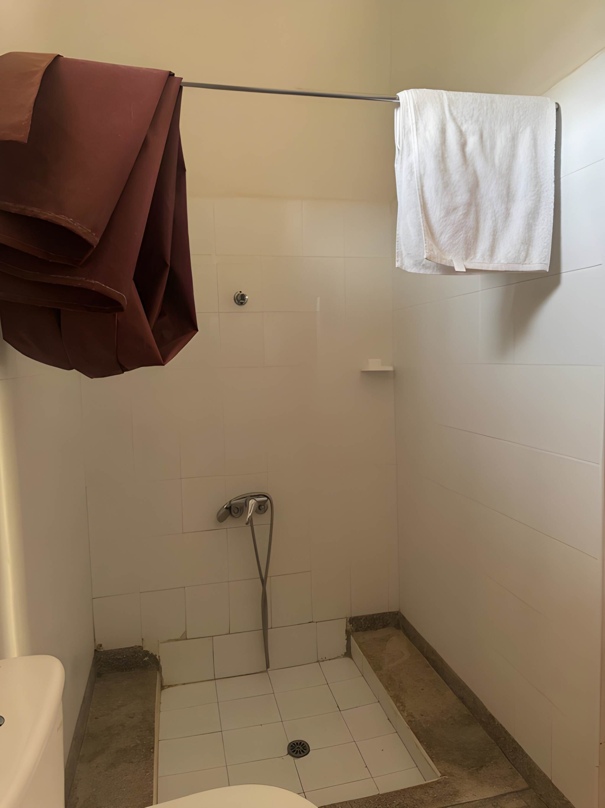 Toalhas de banho, papel higiênico