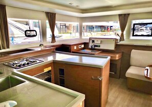 Private kitchen - Sun-Kissed Sailing Adventure in Sibenik, Croatia (Primošten)