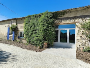 Exterior detail - Large Family Home in Périgord - 6 Bedrooms/Bathrooms, Lake 2 km Away in a Quiet Setting (Montpeyroux)