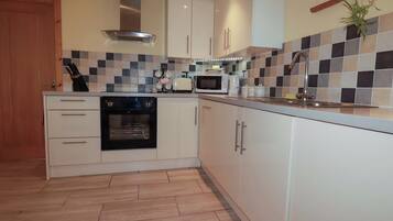 Dishwasher, cookware/dishes/utensils