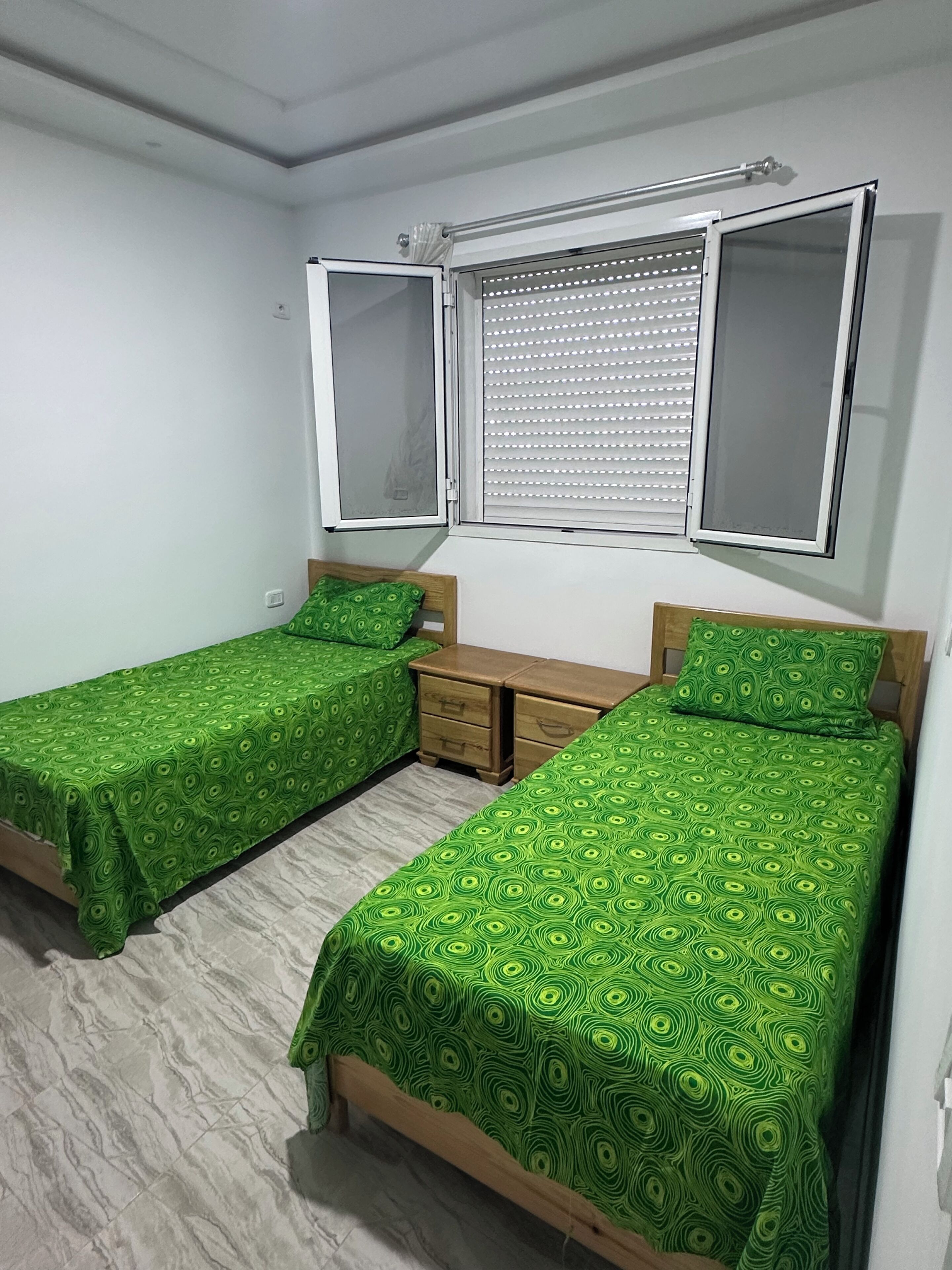 2 bedrooms, internet, bed sheets