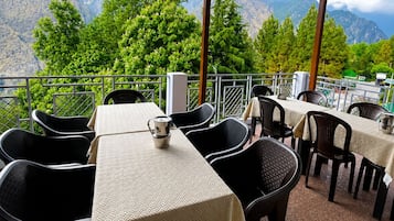 Tempat makan outdoor