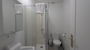 Apartemen, pemandangan kota | Kamar mandi