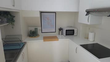 Apartment, City View | Private kitchen