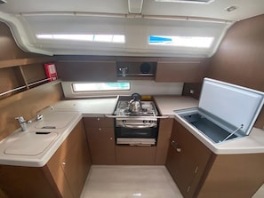 Private kitchen - Sun-Kissed Sailing Adventure in the Ionian Islands, Lefkada (Lefkada)