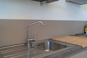 Fridge, microwave, oven, stovetop - Aurora – Two-Storey Apartment with SPA – Upper Lake Como (Musso)