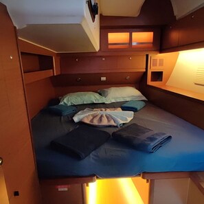 A small, cozy cabin with a single bed, a window, and a built-in shelf. - Caribbean Sun-Kissed Sailing: A Luxurious Beach Experience from Martinica, Le Marin (Le Marin)