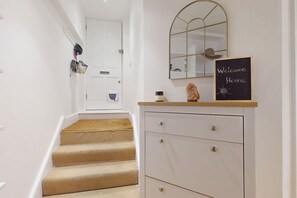 Interior - Bright 1BR flat with Backyard-8min Walk to Tube (London)