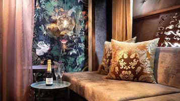 Premium-Suite, Balkon, Bergblick | Wohnbereich
