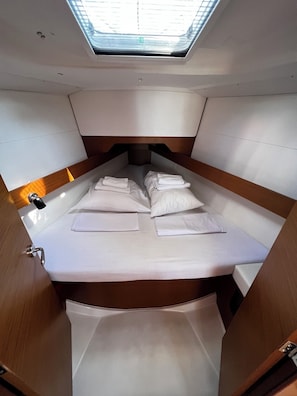 Room - Sun-Kissed Sailing Adventure in Zadar, Croatia (Bibinje)