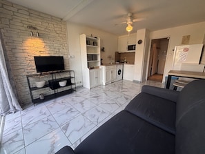 Living area - Beach, Pool, and Air Conditioning - Les Soleillades (Palavas-les-Flots)