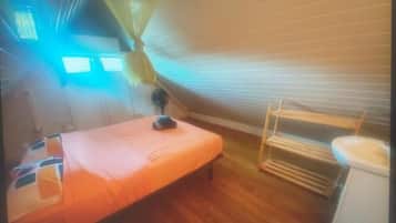 1 bedroom, iron/ironing board, WiFi (free), bed sheets