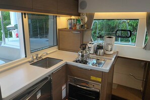 Private kitchen - Sun-kissed Sailing Adventure in Split-Dalmatia, Croatia (Seget Donji)