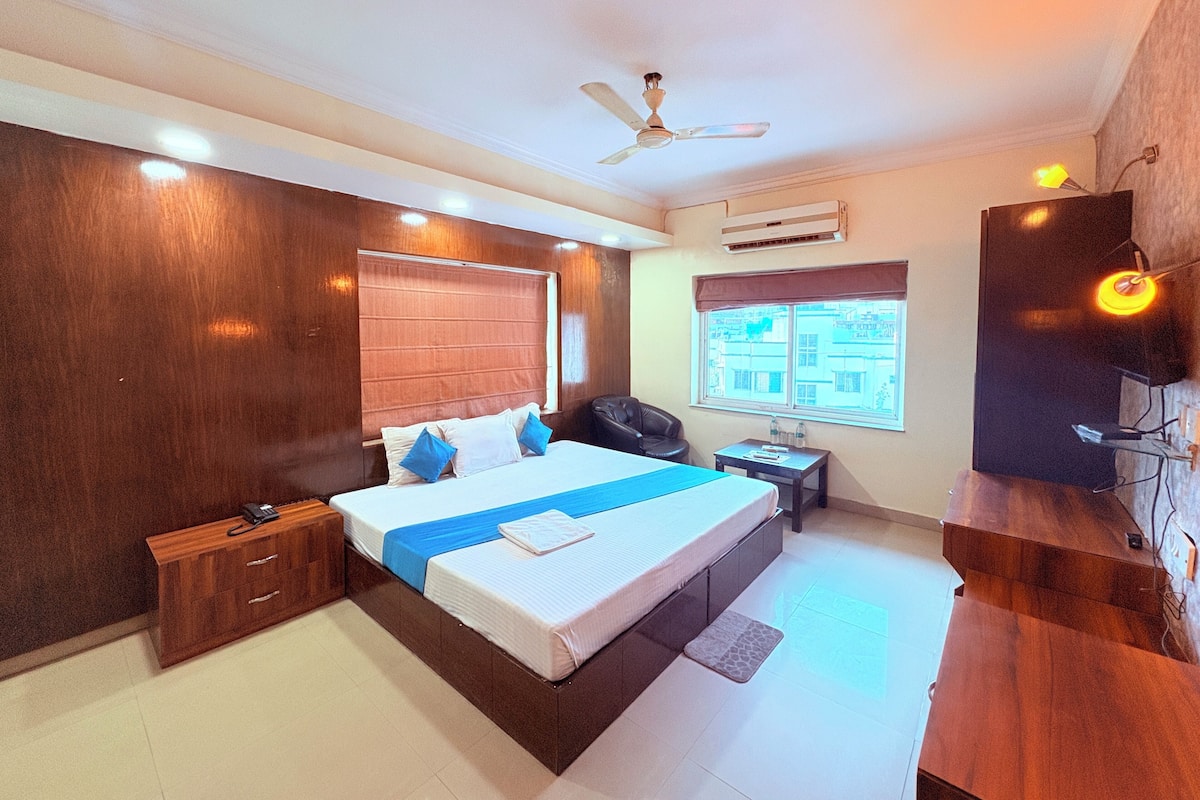Deluxe Double Room, Pool View | Desk, free WiFi