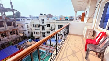 Executive Triple Room, Pool View | View from room