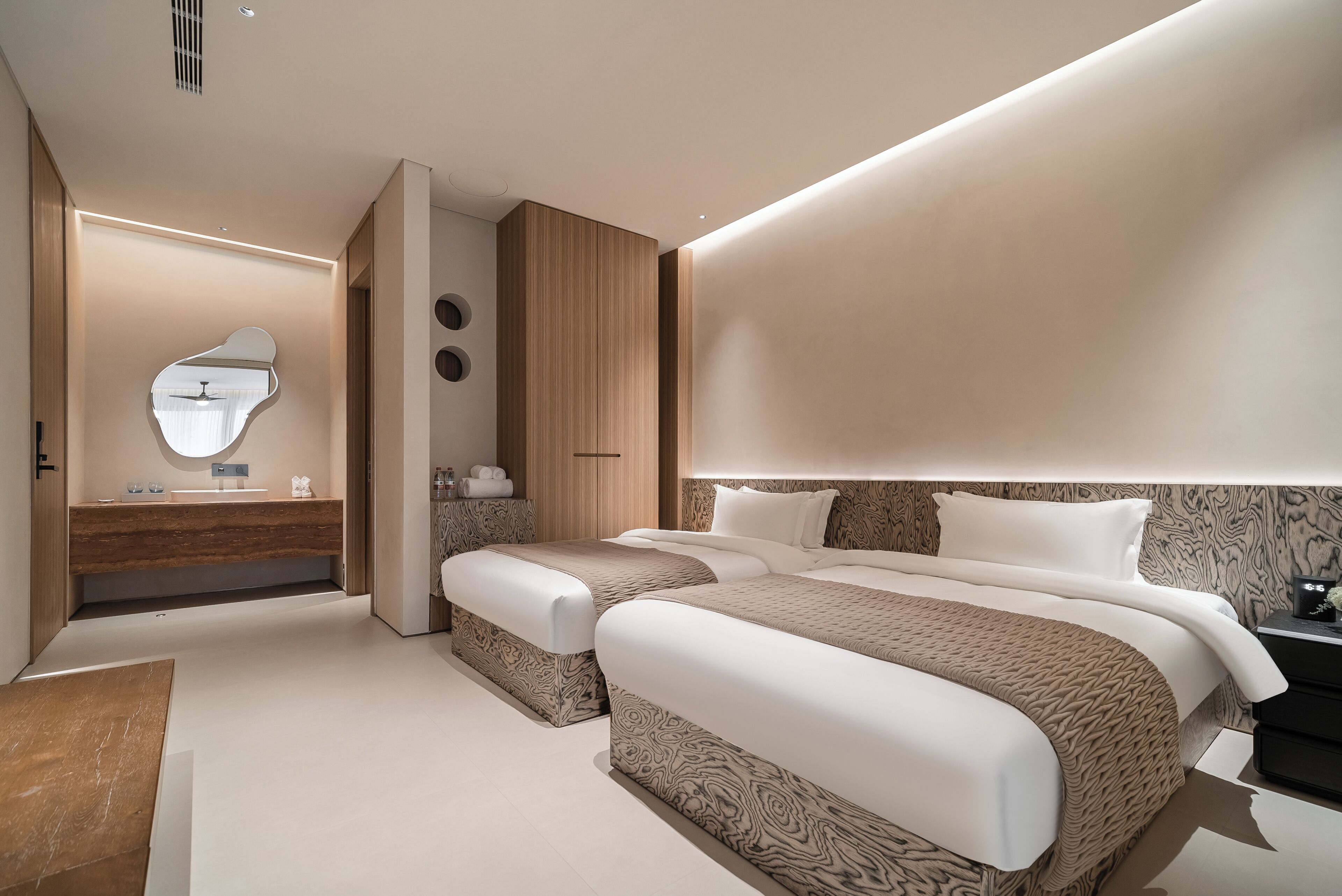 Villa junior, balcón, vistas al jardín | Cortinas opacas, tabla de planchar con plancha, wifi gratis