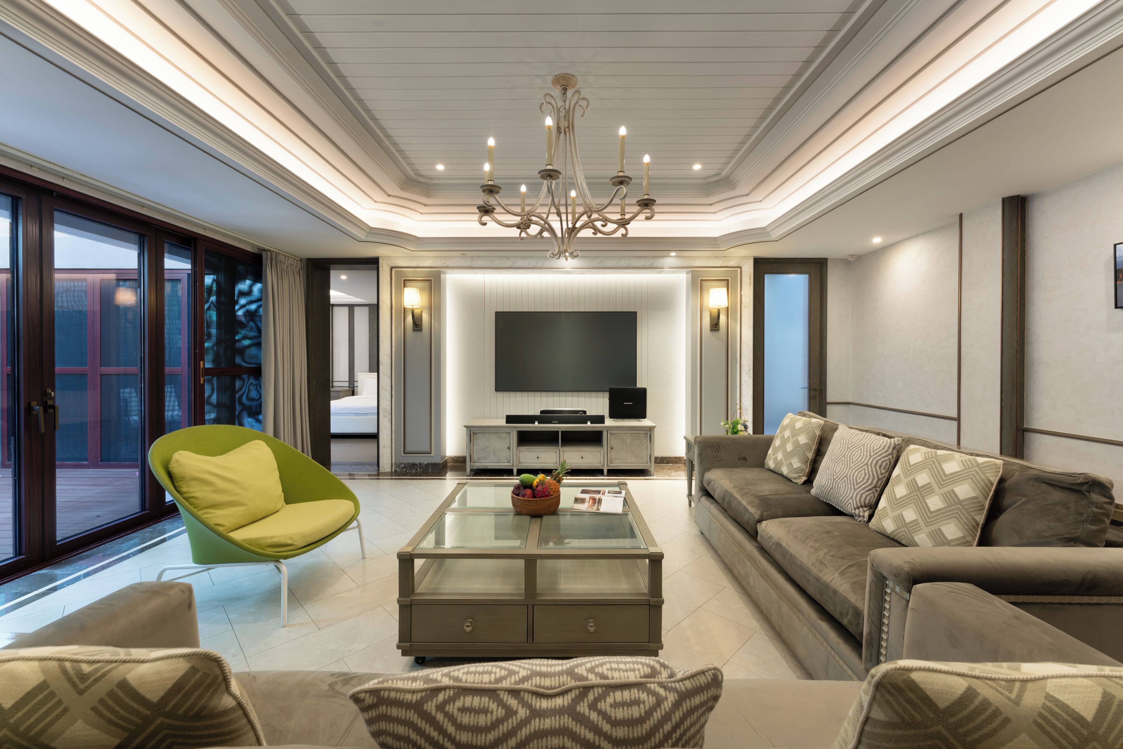 Habitación cuádruple Deluxe, vistas a la piscina | Cortinas opacas, tabla de planchar con plancha, wifi gratis