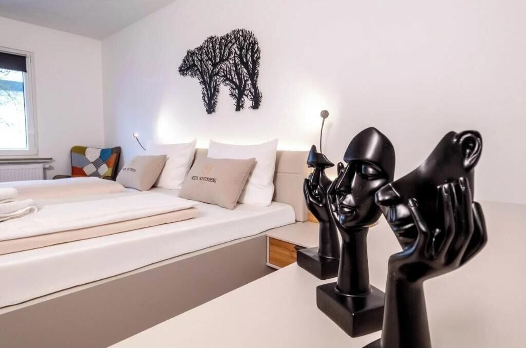 3 slaapkamers, een strijkplank/strijkijzer, gratis wifi, beddengoed