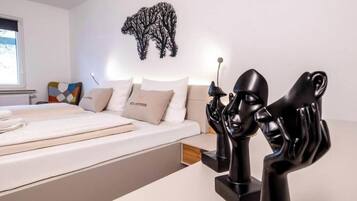 3 slaapkamers, een strijkplank/strijkijzer, gratis wifi, beddengoed