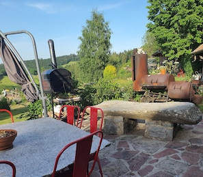Outdoor dining - Guest Room “Braeschenberg” with Mountain View, Finnish Bath and Sauna (Breitenbach-Haut-Rhin)