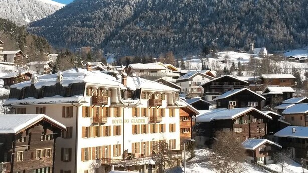 A snow-covered mountain town with wooden buildings and a hotel named 'HOTEL DU GLACIER.' - ABC Ferienwohnung 3 1. OG Nord-Ost Appartement/Fewo, Dusche oder Bad, WC by Interhome (Fiesch)