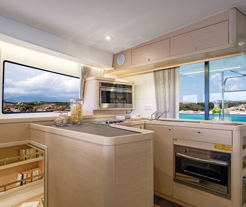 Sun-Kissed Sailing Adventure in the Stunning Islas Cícladas