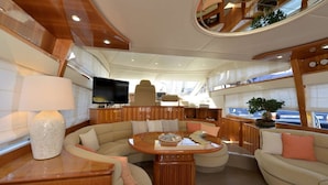 Lobby - Sun-Kissed Sailing Adventure in Islas Sarónicas (Alimos)