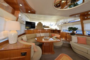 Lobby - Sun-Kissed Sailing Adventure in Islas Sarónicas (Alimos)