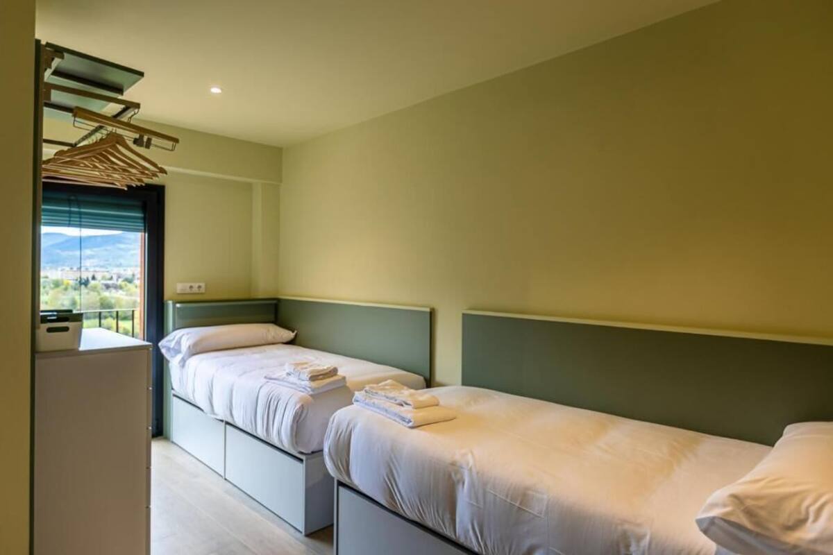 Habitación doble estándar, vista a la montaña | Escritorio, wifi gratis y ropa de cama 
